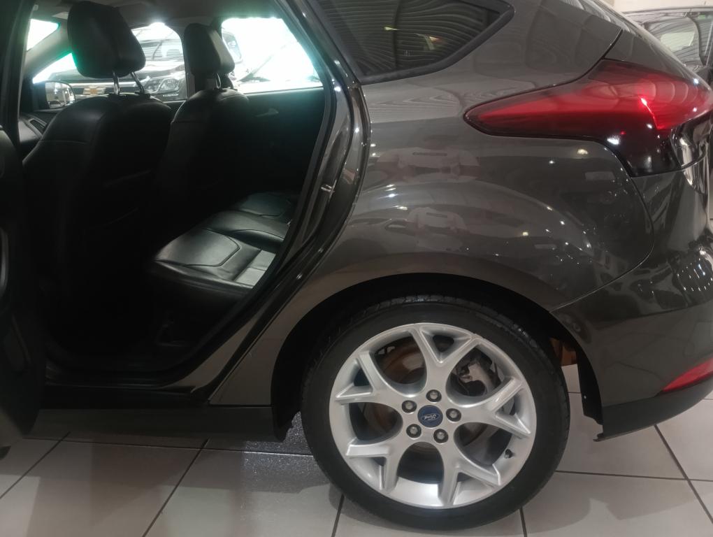 FORD Focus Hatch - Foto