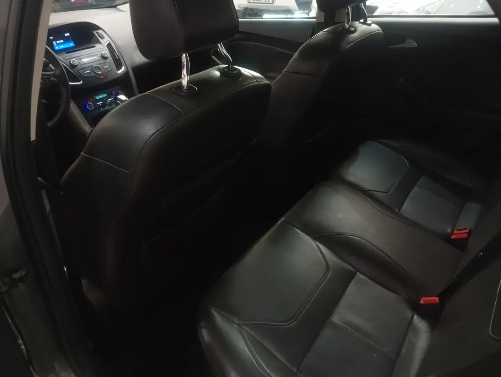 FORD Focus Hatch - Foto