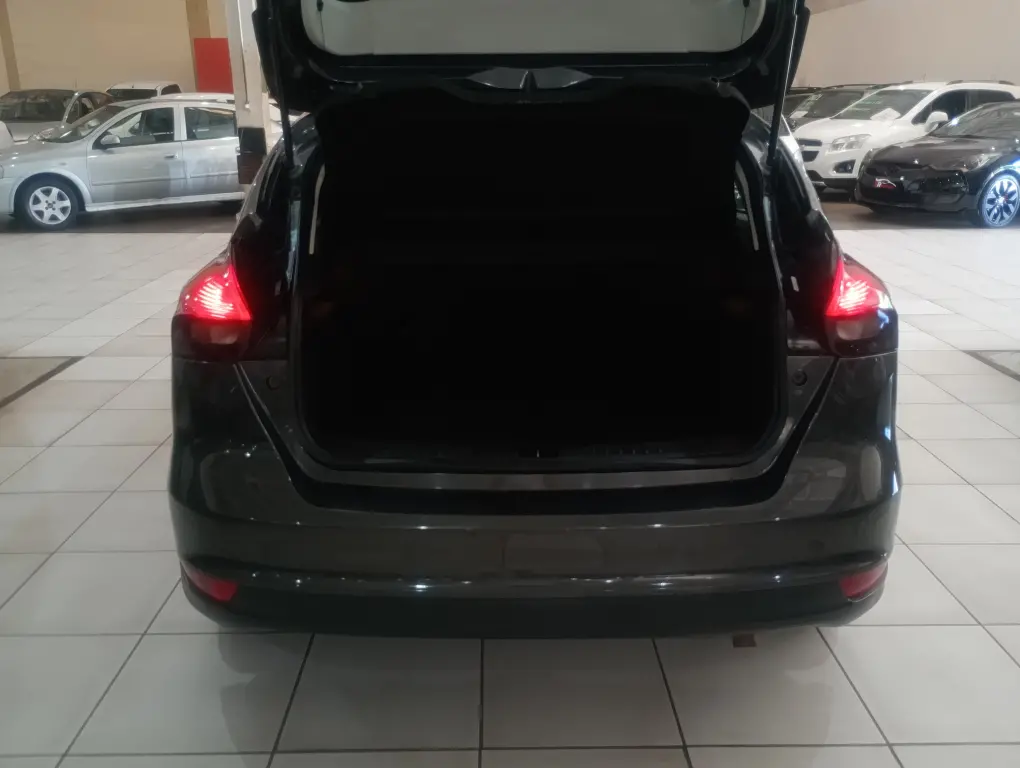 FORD Focus Hatch - Foto