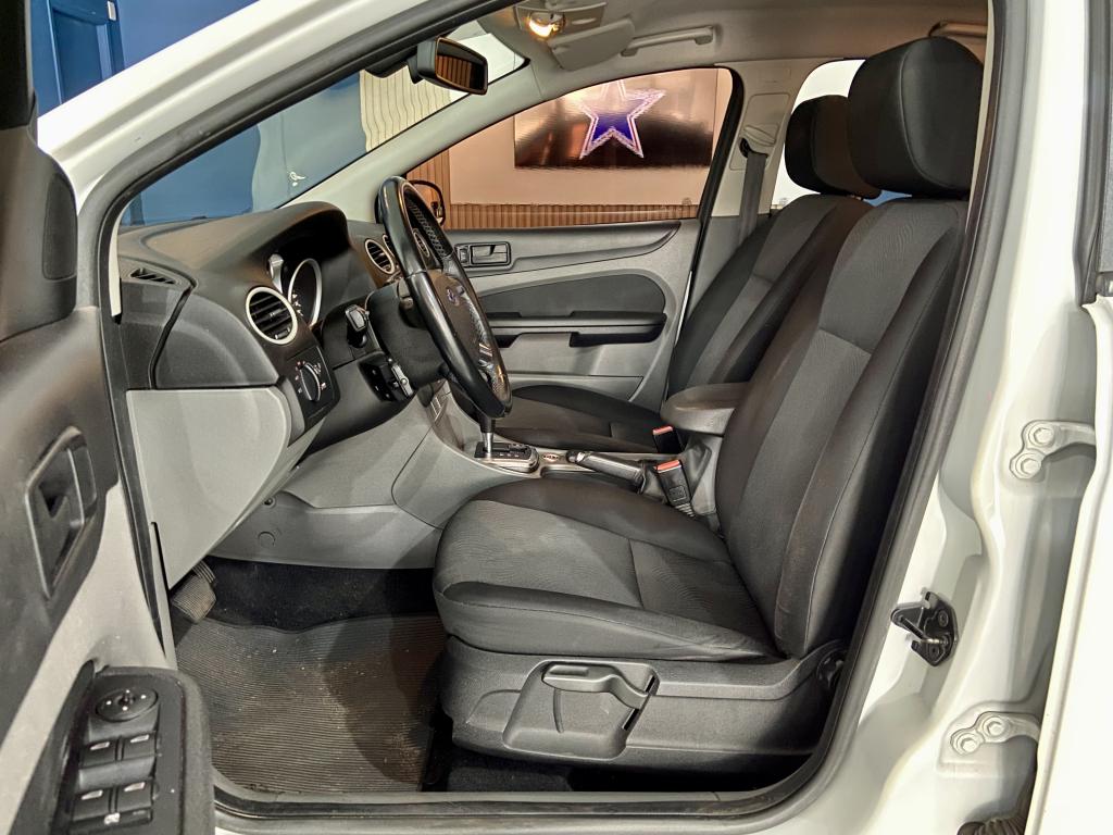 FORD Focus Hatch - Foto