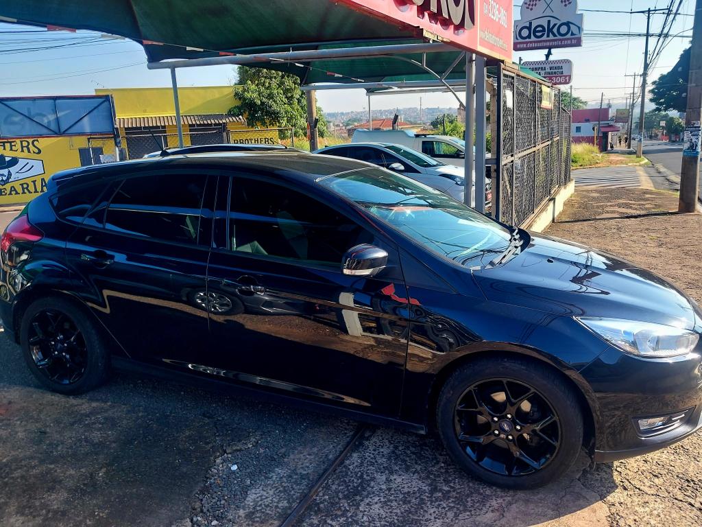 FORD Focus Hatch - Foto