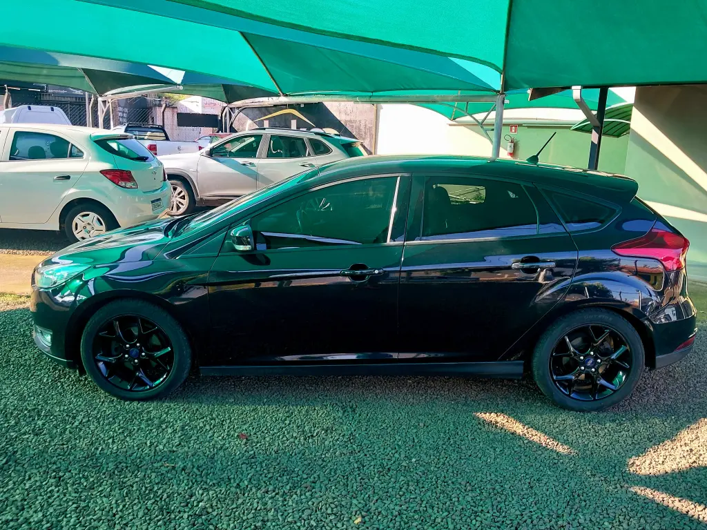 FORD Focus Hatch - Foto
