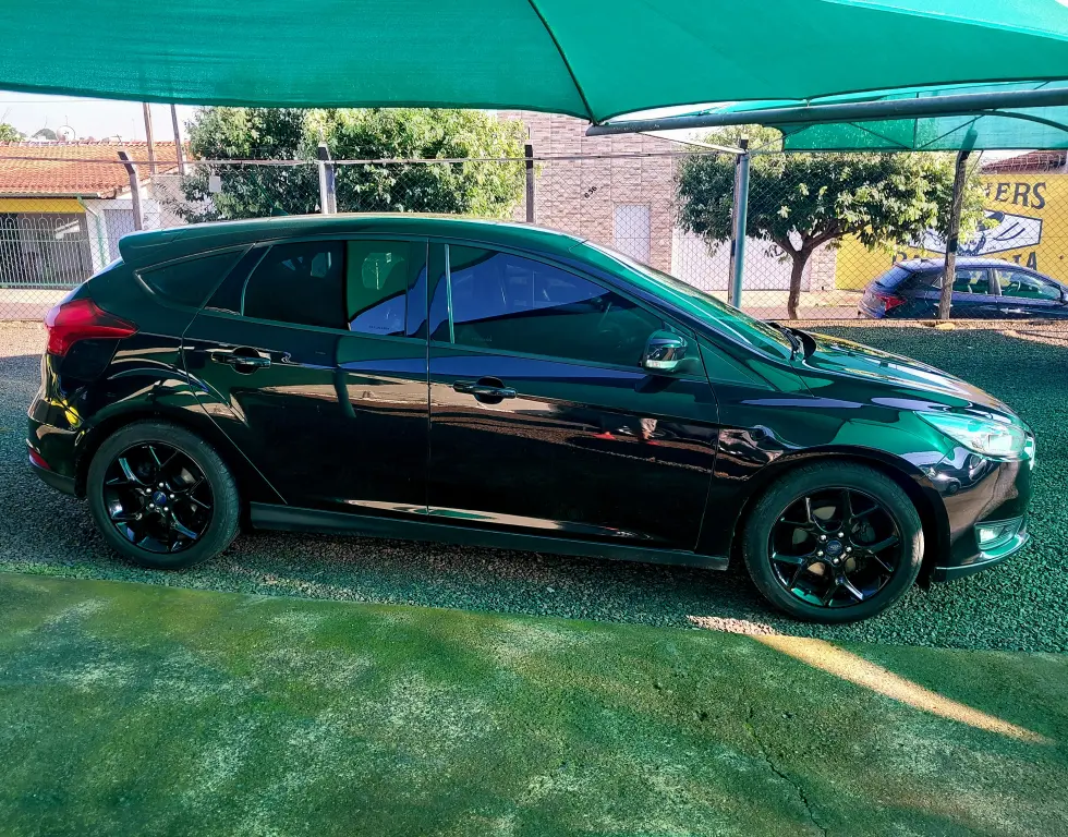 FORD Focus Hatch - Foto