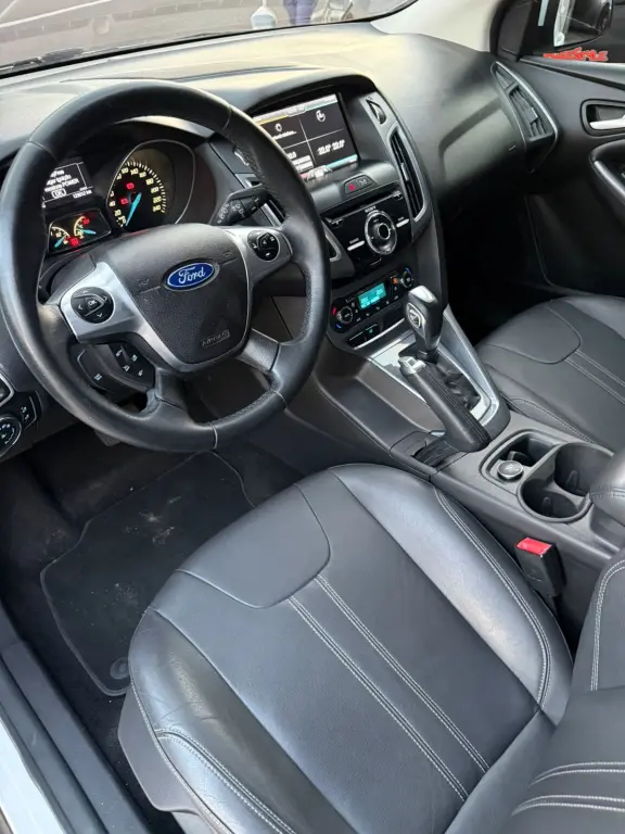 FORD Focus Hatch - Foto