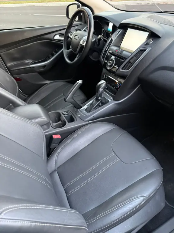 FORD Focus Hatch - Foto