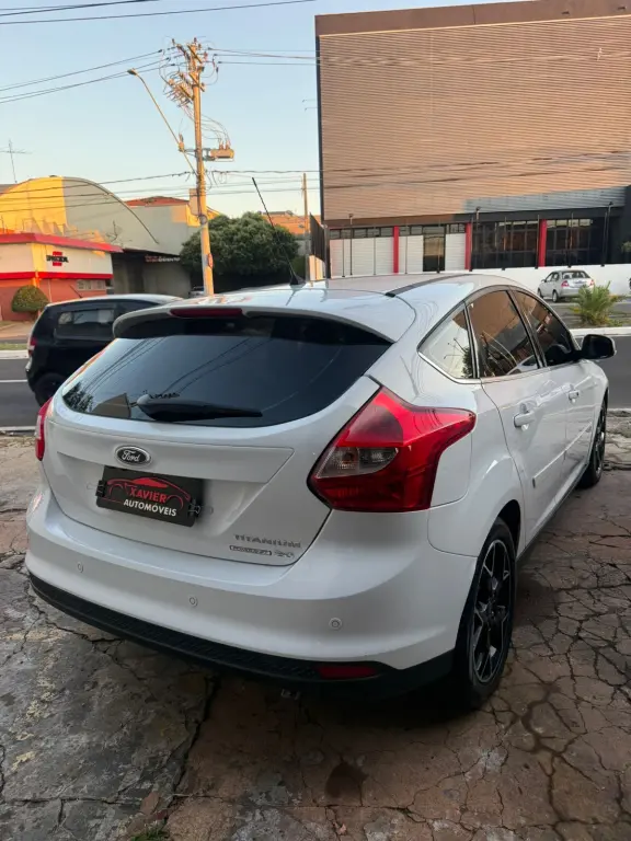 FORD Focus Hatch - Foto