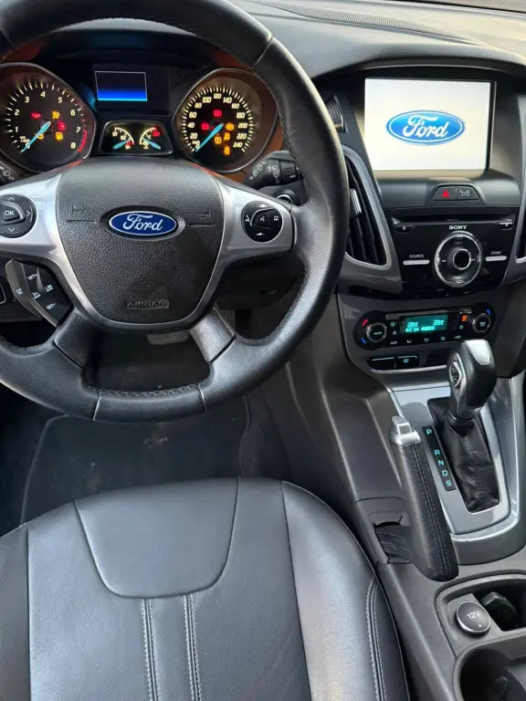 FORD Focus Hatch - Foto