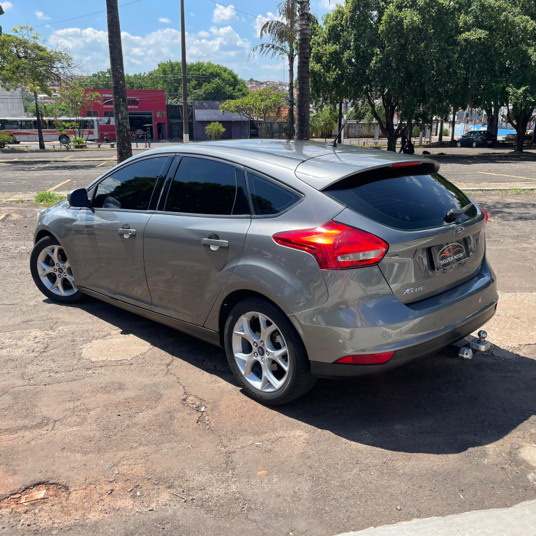 FORD Focus Hatch - Foto