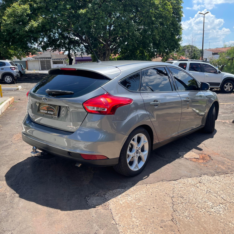 FORD Focus Hatch - Foto