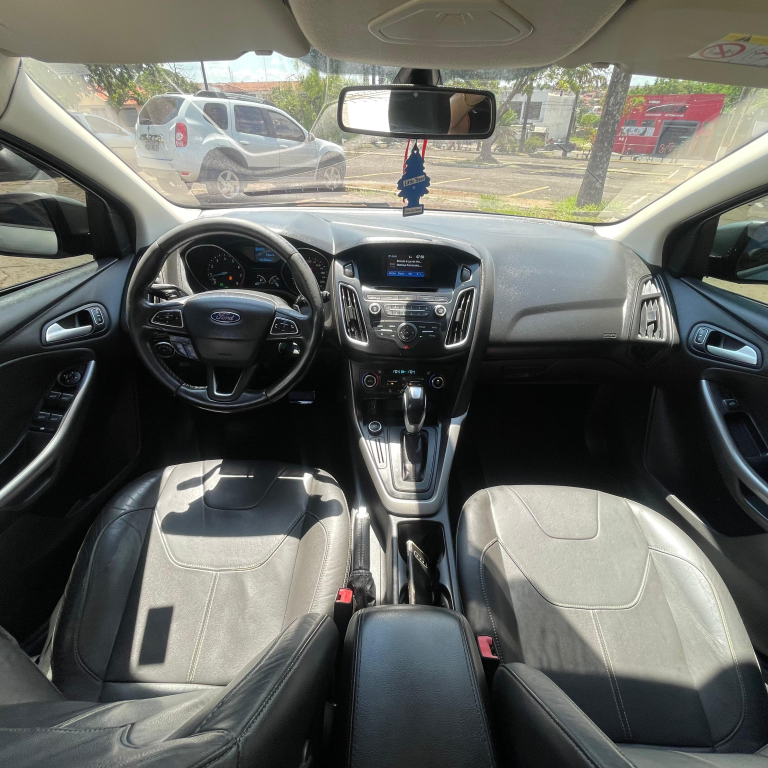 FORD Focus Hatch - Foto