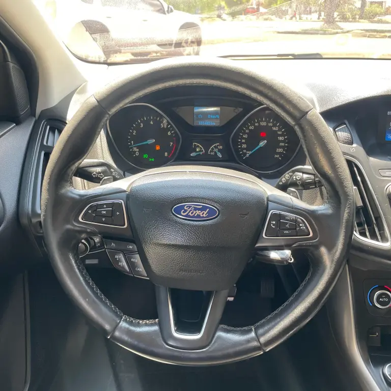 FORD Focus Hatch - Foto