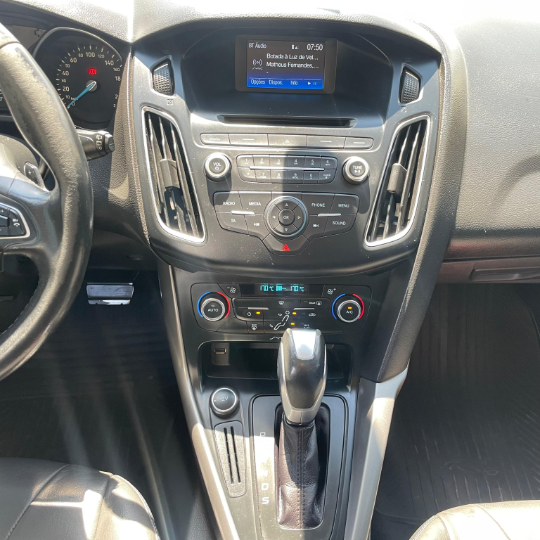 FORD Focus Hatch - Foto