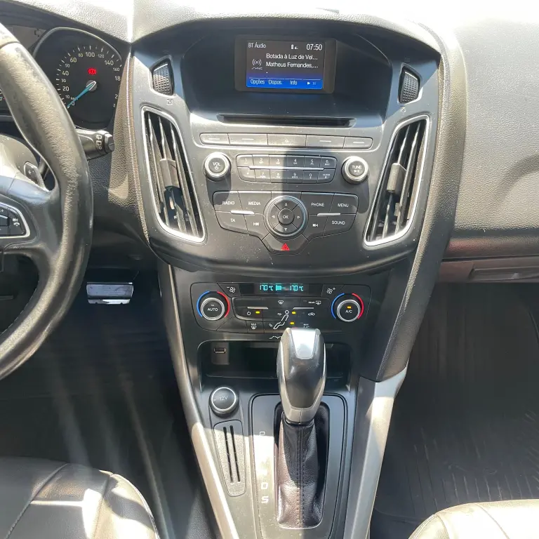 FORD Focus Hatch - Foto