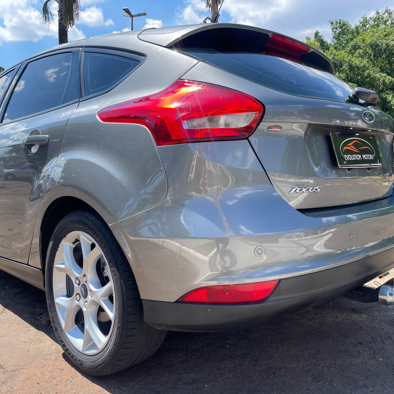 FORD Focus Hatch - Foto