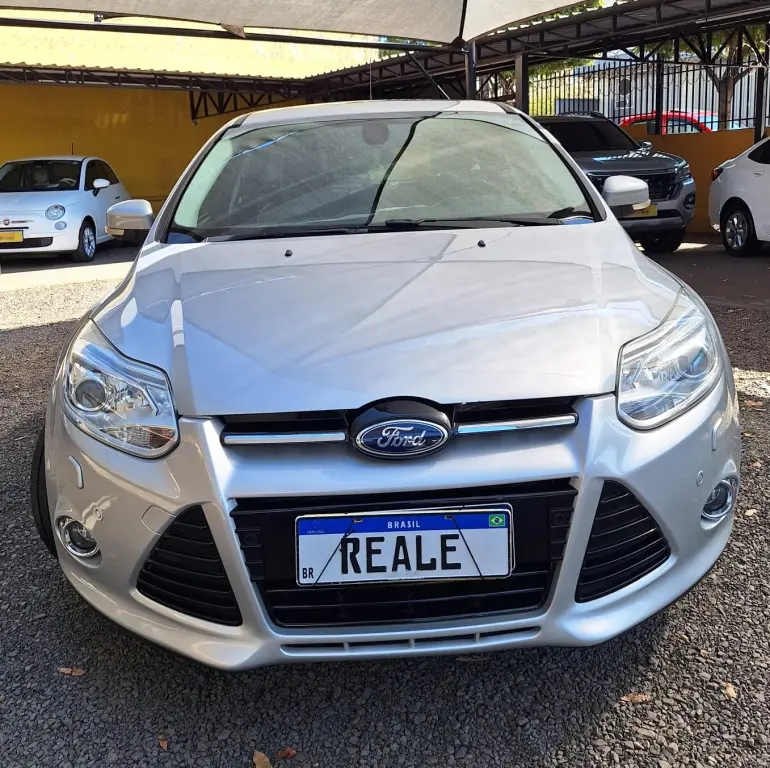 FORD Focus Hatch - Foto