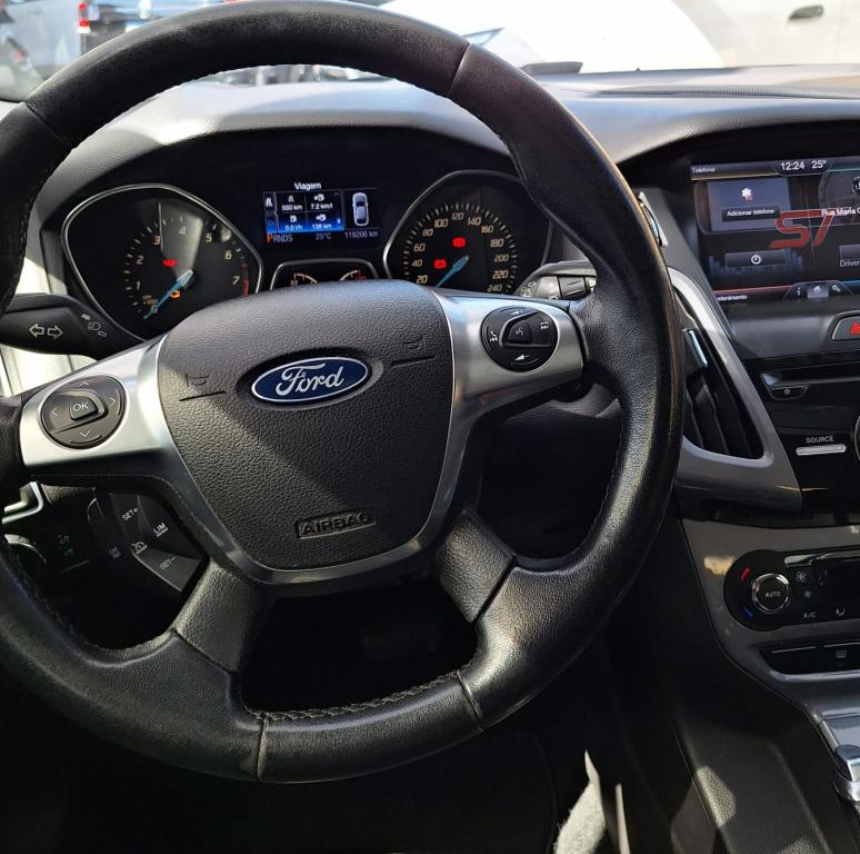 FORD Focus Hatch - Foto