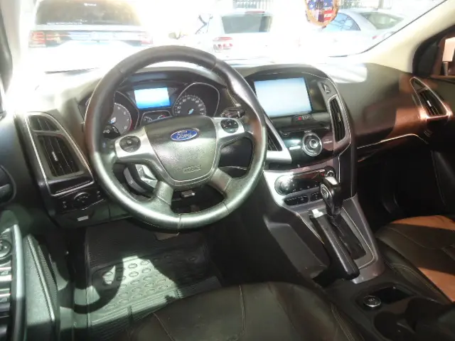 FORD Focus Hatch - Foto