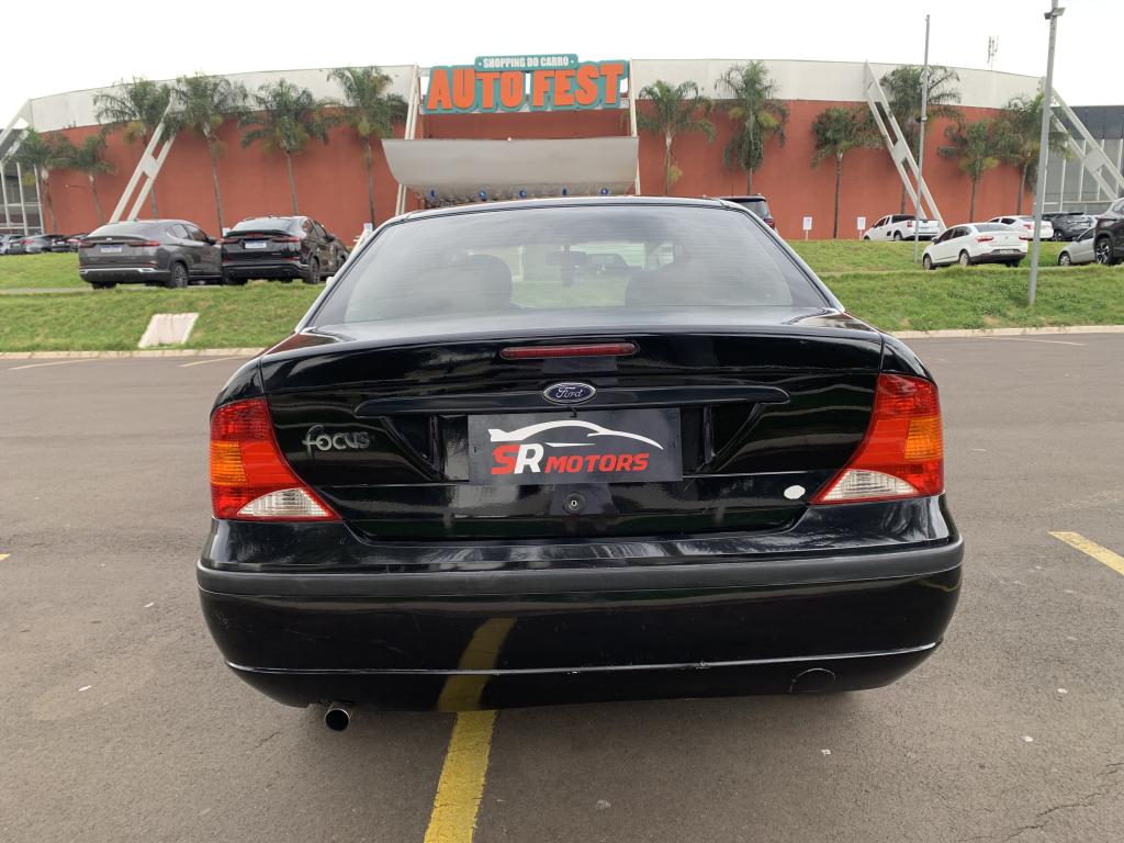 FORD Focus Sedan - Foto