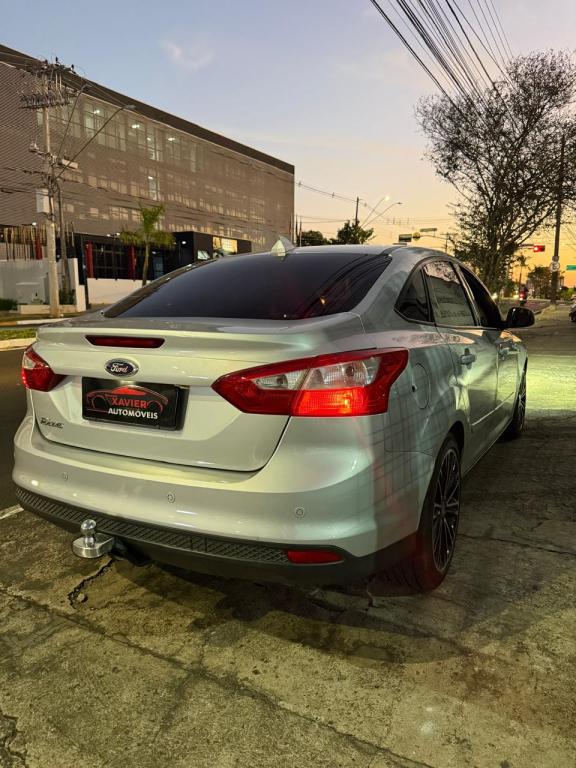 FORD Focus Sedan - Foto