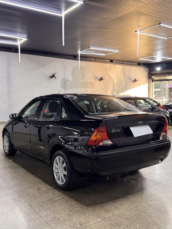 FORD Focus Sedan - Foto