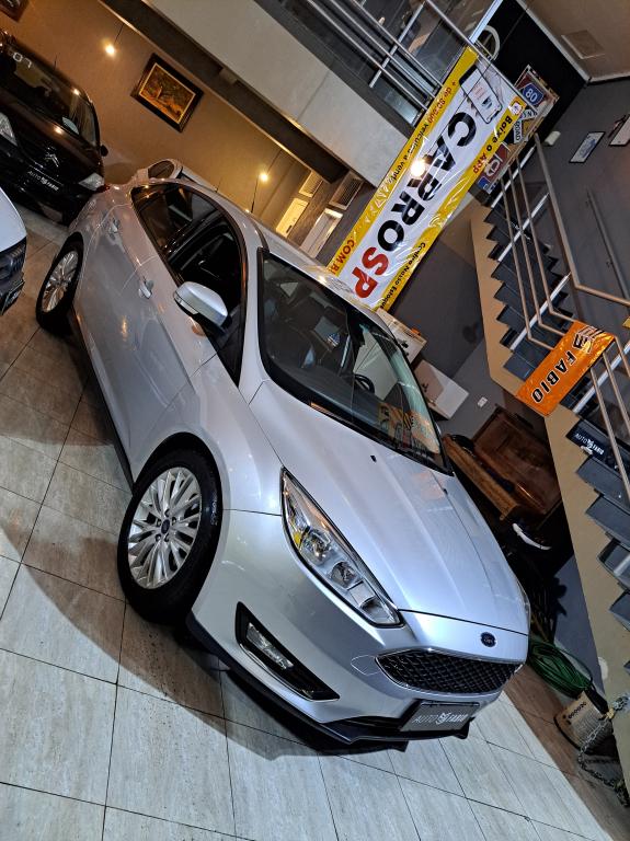 FORD Focus Sedan - Foto