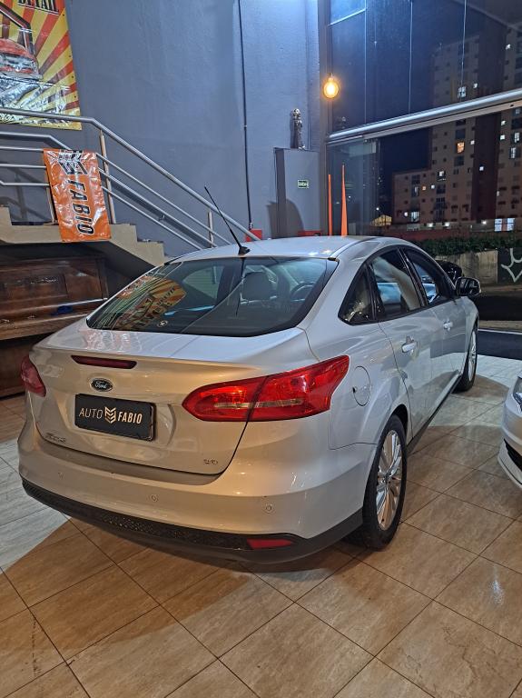FORD Focus Sedan - Foto