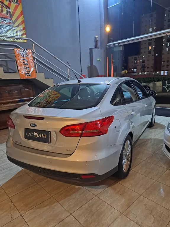 FORD Focus Sedan - Foto