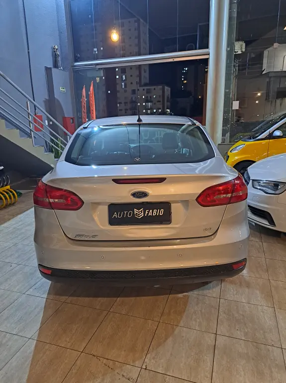 FORD Focus Sedan - Foto