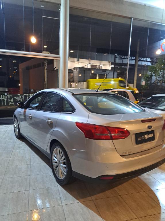 FORD Focus Sedan - Foto