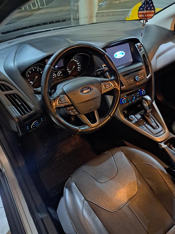 FORD Focus Sedan - Foto