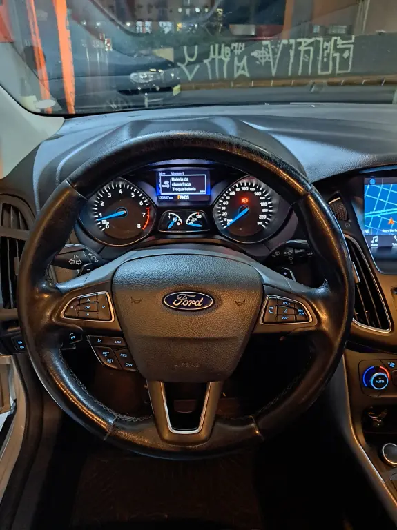 FORD Focus Sedan - Foto