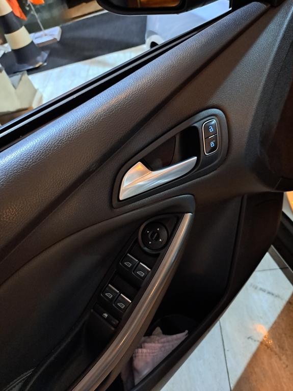 FORD Focus Sedan - Foto