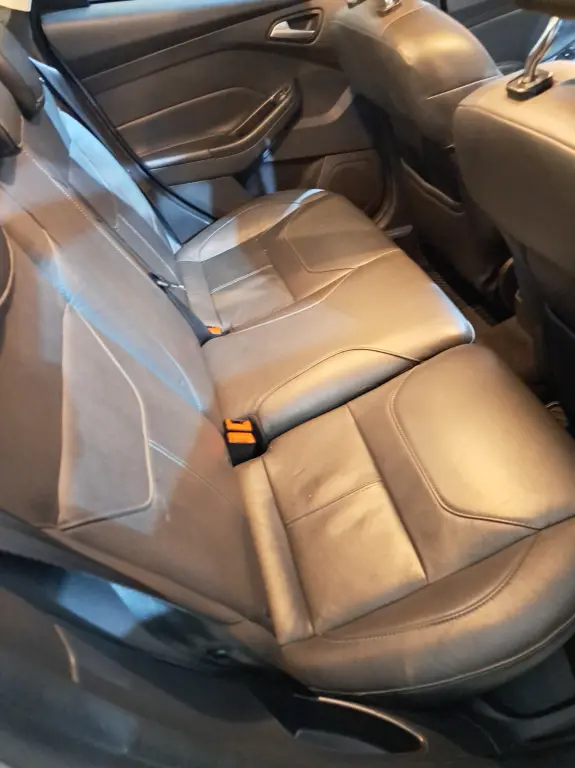 FORD Focus Sedan - Foto