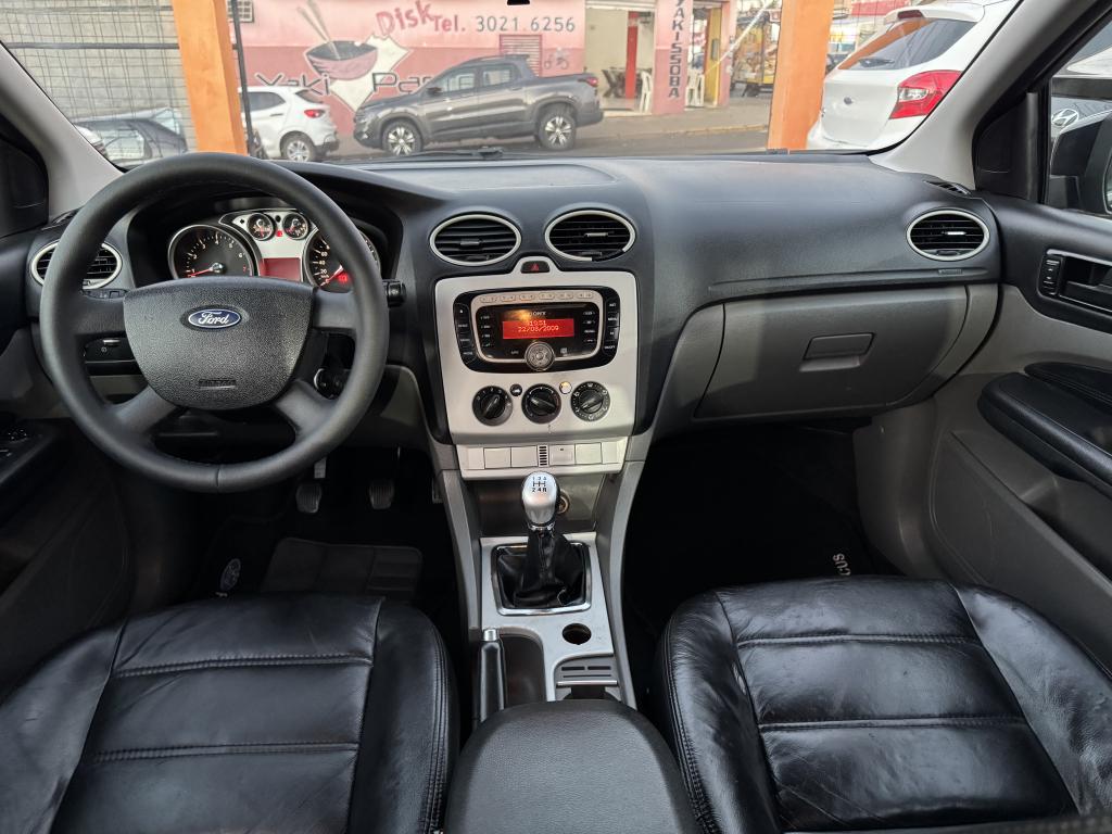 FORD Focus Sedan - Foto