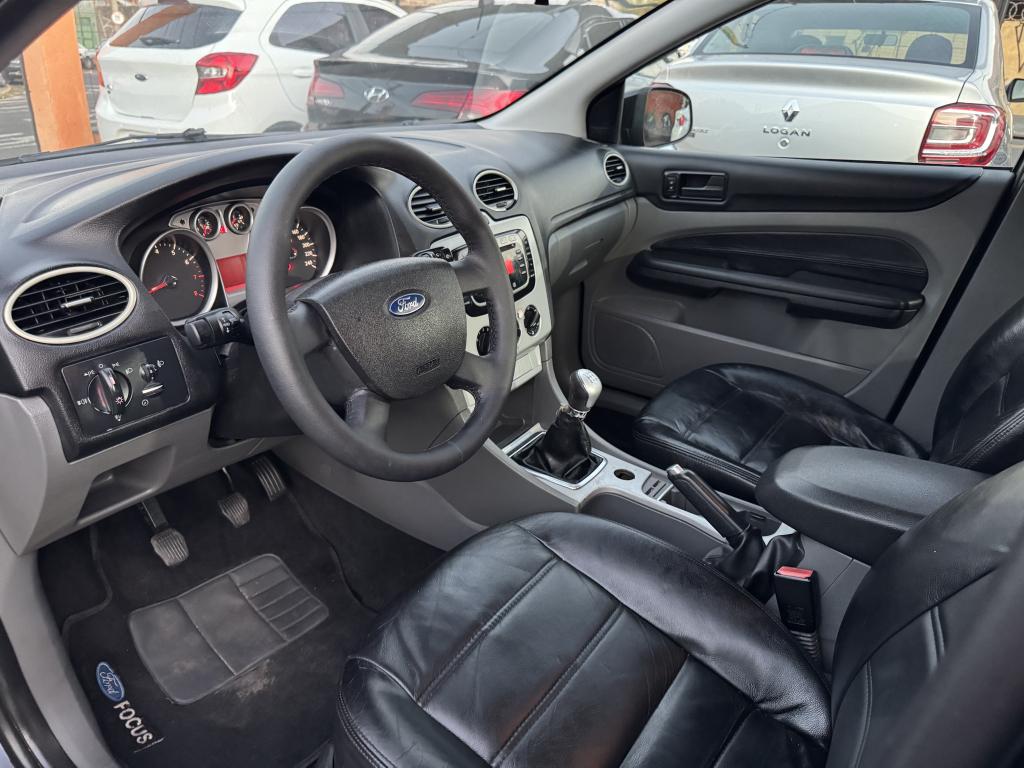 FORD Focus Sedan - Foto
