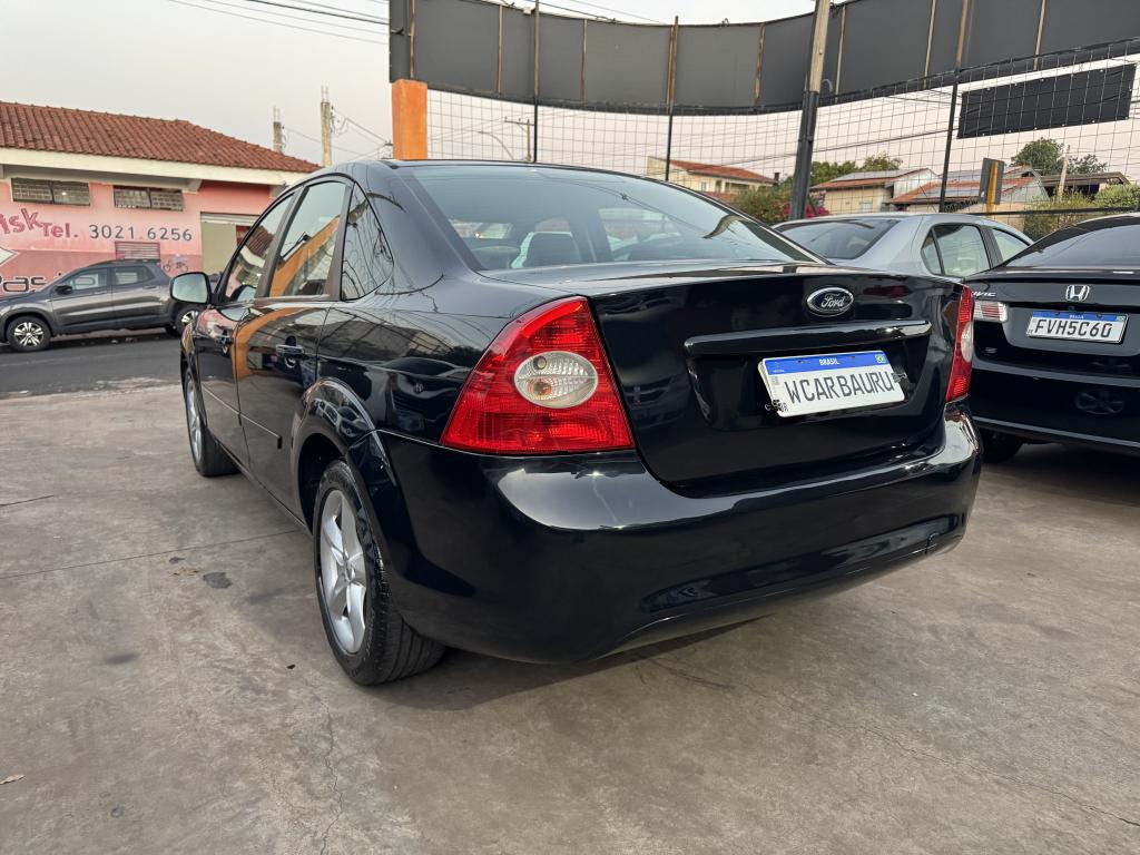 FORD Focus Sedan - Foto