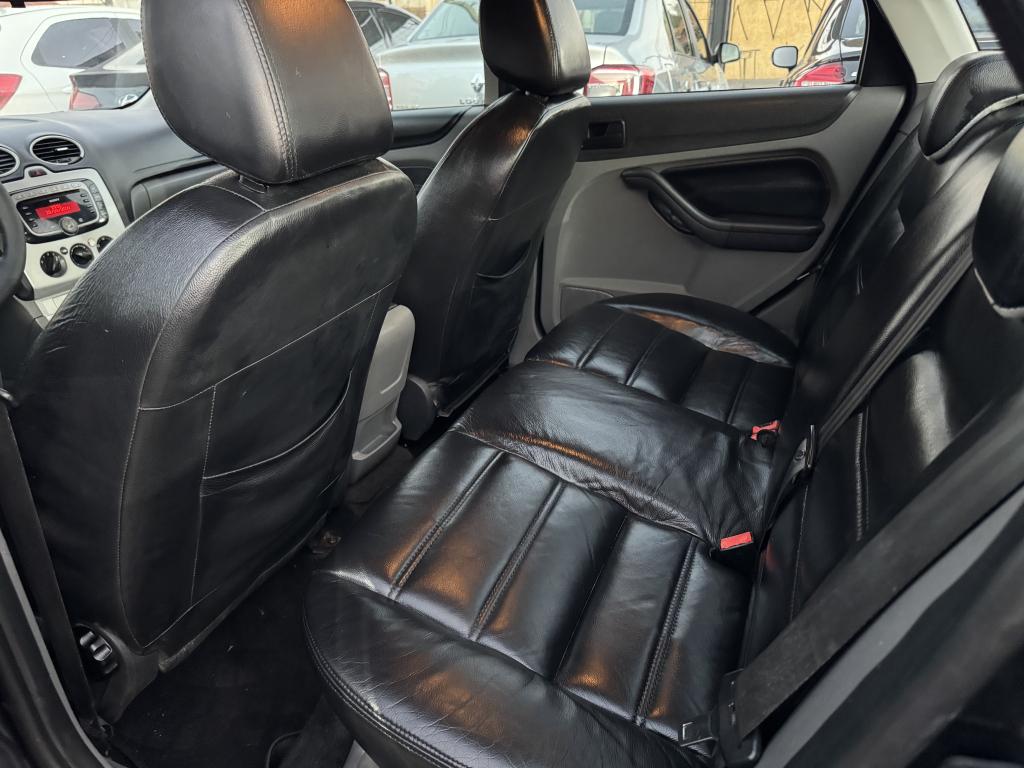 FORD Focus Sedan - Foto