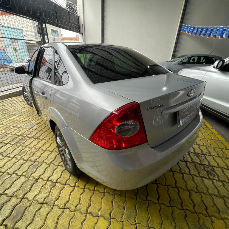 FORD Focus Sedan - Foto