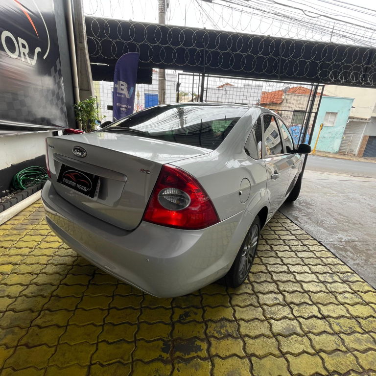 FORD Focus Sedan - Foto