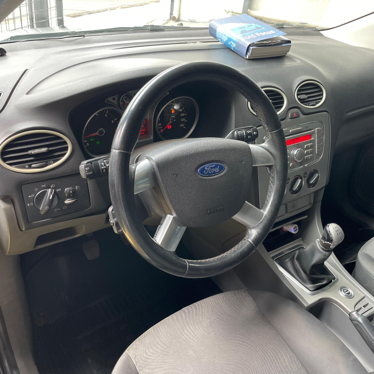 FORD Focus Sedan - Foto
