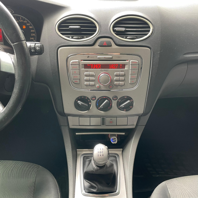 FORD Focus Sedan - Foto