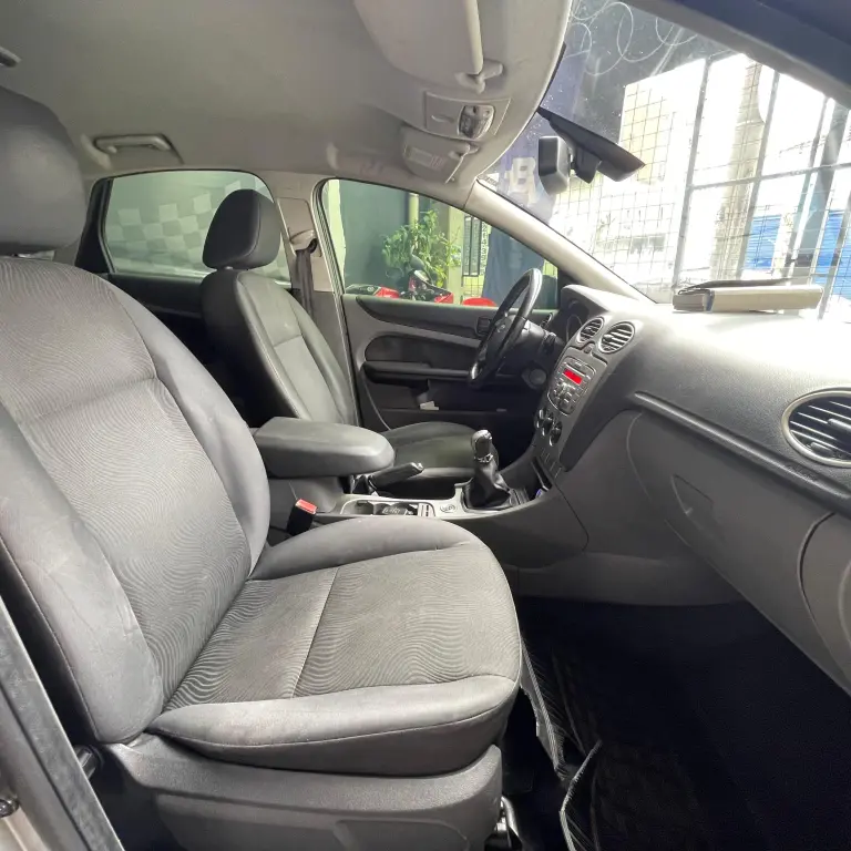 FORD Focus Sedan - Foto