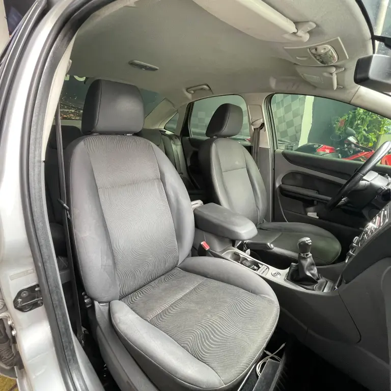 FORD Focus Sedan - Foto