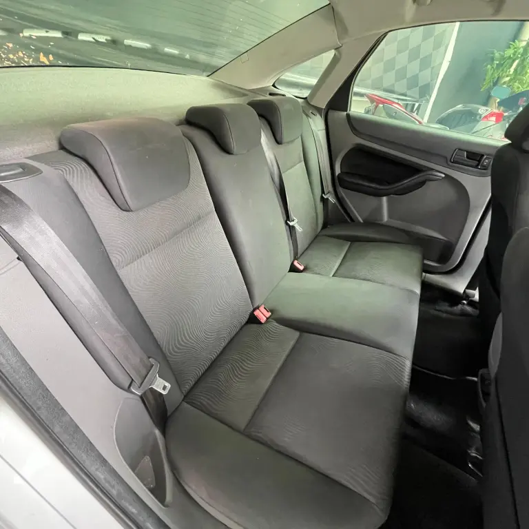 FORD Focus Sedan - Foto