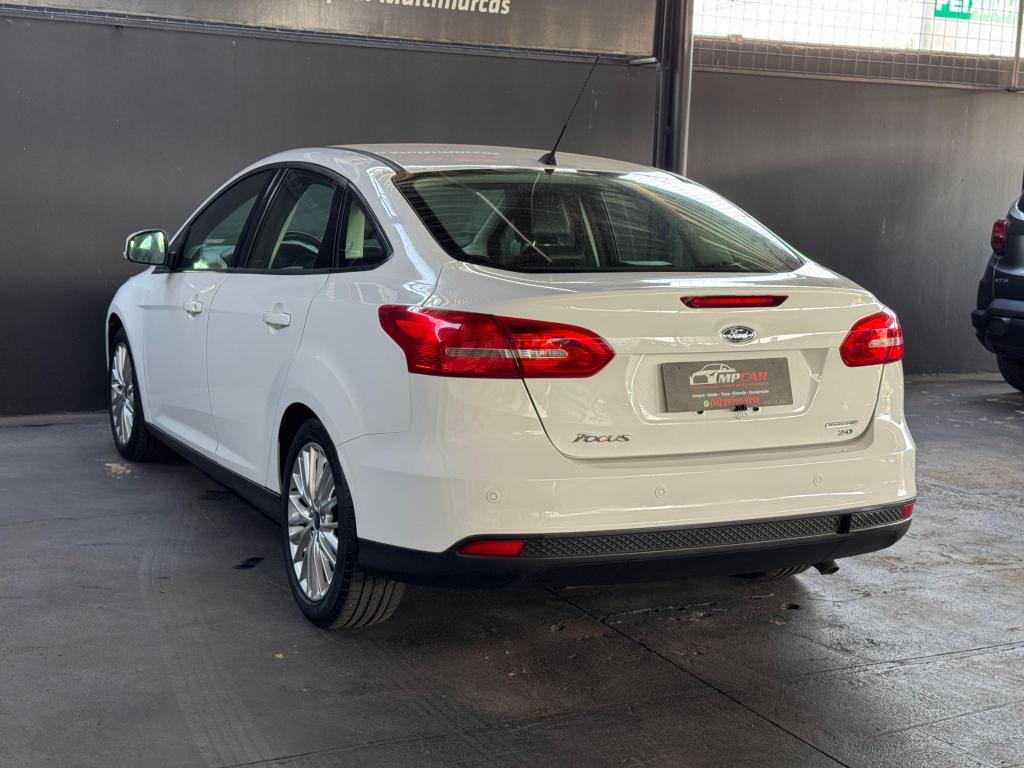 FORD Focus Sedan - Foto