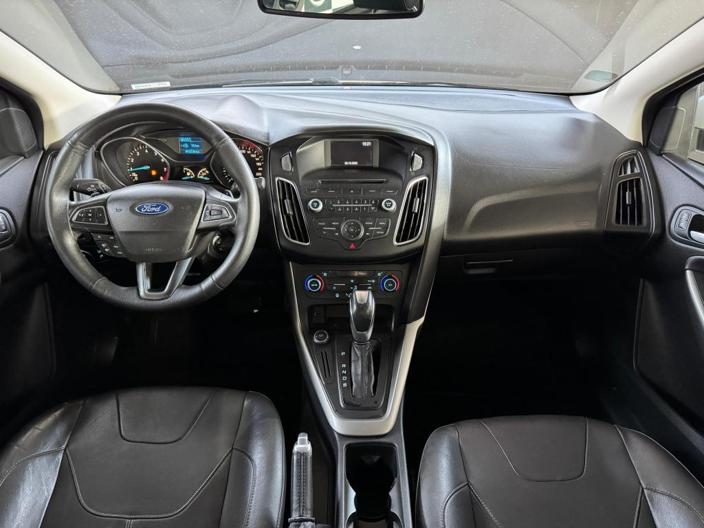 FORD Focus Sedan - Foto