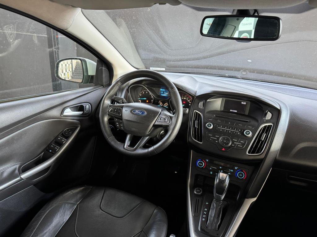 FORD Focus Sedan - Foto