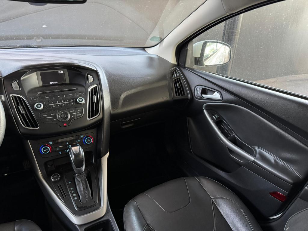 FORD Focus Sedan - Foto