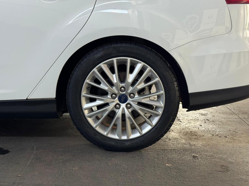 FORD Focus Sedan - Foto