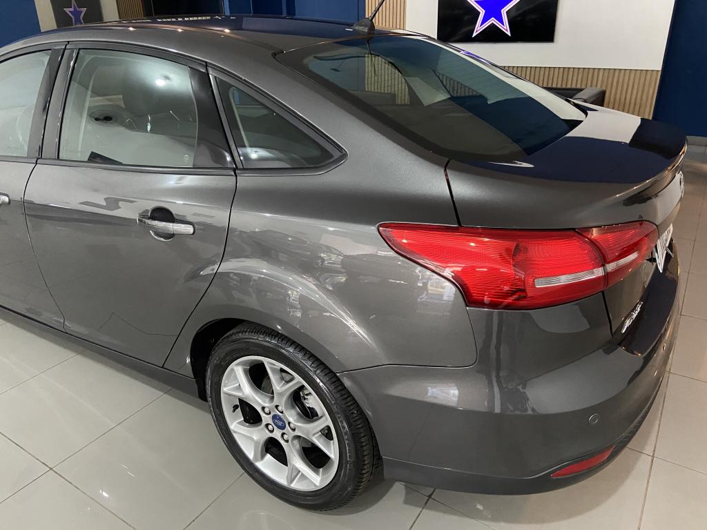 FORD Focus Sedan - Foto